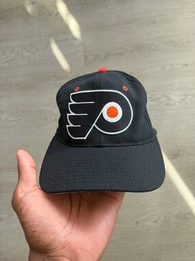 Vintage Starter Philadelphia Flyers NHL Black Baseball Cap with Team Logo